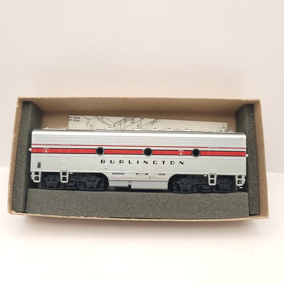 Athearn Trains in Miniature 3966 1 Burlington Route Silver Vintage HO Scale - Picture 1 of 6